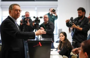 Partido Socialista derrota candidato de extrema direita no segundo turno das eleições presidenciais em Portugal, revelam pesquisas de boca de urna