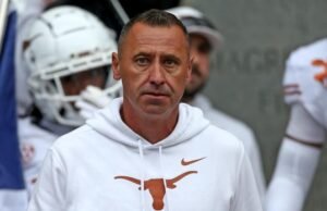 Steve Sarkisian prevê ficar no Texas na próxima década