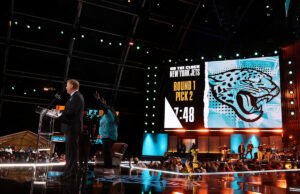 Avaliando o que há de bom e de ruim nas escolhas dos Jaguars no draft simulado da NFL de 2026