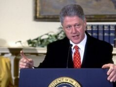 Republicanos zombaram dos democratas por excluirem Bill Clinton no Dia do Presidente