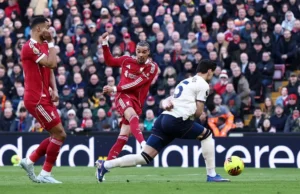 Liverpool aproveita a vantagem de lance de bola parada para vencer o West Ham por 5-2