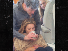 Brooks Nader sofre intoxicação alimentar durante o voo e aguarda a chegada da ambulância