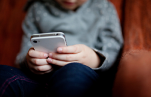 Espanha X, Meta e TikTok serão investigados por conteúdo de abuso sexual infantil gerado por IA