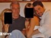O diretor de Melania, Brett Ratner, fotografou a mulher abraçando o arquivo de Epstein