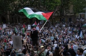 A polícia de NSW suspende as restrições aos protestos em todo o estado após o ataque terrorista de Bondi