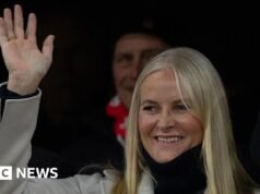 O primeiro-ministro da Noruega concorda que a princesa herdeira teve um “mau julgamento” sobre a ligação com Epstein