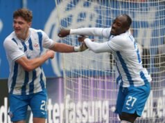 O atacante do Hansa Rostock, Ryan Naderi, está indo para o Reino Unido para fazer um exame médico com o Rangers