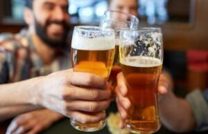 Os australianos abandonaram os pubs tradicionais em busca de pagamento único devido ao aumento dos custos