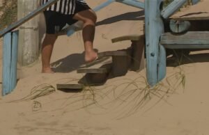 Dunas cobrem passarelas de areia e dificultam acesso à Praia do RS