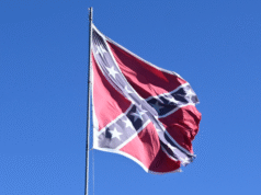 Uma decisão judicial ordenou que a bandeira confederada fosse retirada