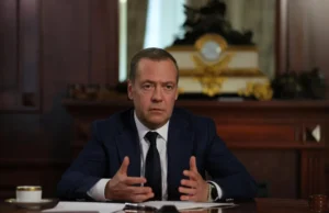 Medvedev, da Rússia, elogia Trump, mas duvida da ameaça dos submarinos dos EUA