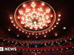 O Kennedy Center ficará fechado por dois anos para reformas, disse Trump