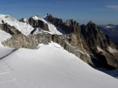 Avalanche mata dois esquiadores e fere um perto de Courmayeur, Itália