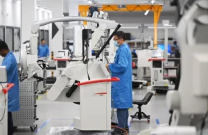 A atividade fabril de Cingapura acelera em resposta à demanda por produtos e chips de IA