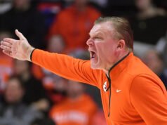 Wisconsin se recupera para vencer o 8º colocado Illinois na prorrogação pela última vitória na estrada