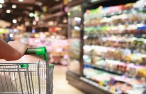 Como reduzir sua conta de supermercado em meio à crescente pressão de vida