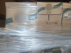 A carga, incluindo mais de 20 mil garrafas de bebidas quentes sem documentos, foi apreendida