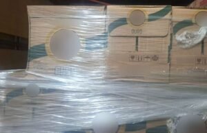 A carga, incluindo mais de 20 mil garrafas de bebidas quentes sem documentos, foi apreendida