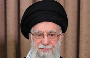 O líder supremo do Irã, Ali Khamenei, morre após ataque dos EUA e das FDI, segundo relatos