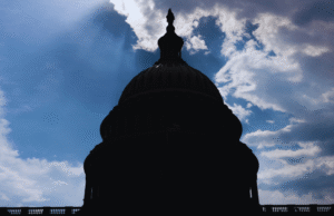 O governo iniciou sua primeira paralisação do ano novo na sexta-feira, após uma disputa sobre financiamento