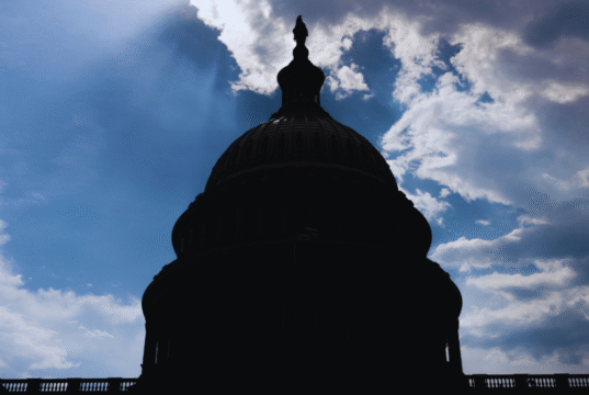 O governo iniciou sua primeira paralisação do ano novo na sexta-feira, após uma disputa sobre financiamento