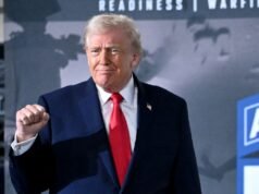 O presidente Donald Trump falou sobre a captura de Maduro em um evento em Fort Bragg