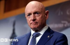 O senador dos EUA Mark Kelly disse à BBC que consideraria seriamente dirigir a Casa Branca