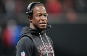 O 49ers teria contratado o ex-técnico dos Falcons, Raheem Morris, como coordenador defensivo