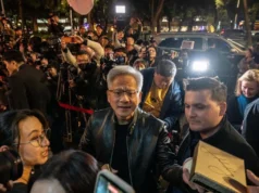 O CEO da Nvidia diz que a promessa de investir US$ 100 bilhões na OpenAI “não é uma promessa de forma alguma”. Ações coreanas caem