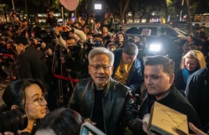 O CEO da Nvidia diz que a promessa de investir US$ 100 bilhões na OpenAI “não é uma promessa de forma alguma”. Ações coreanas caem