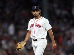 O White Sox adquiriu o destro Jordan Hicks e o destro David Sandlin do Red Sox