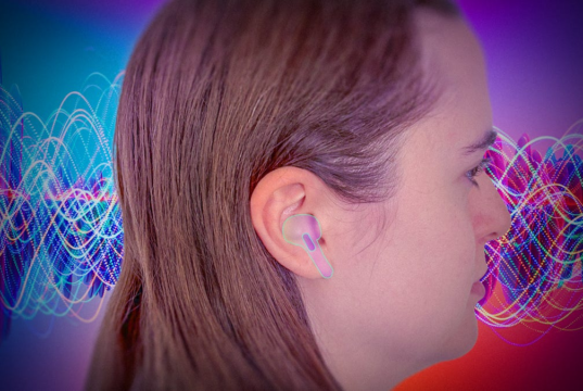 Por que parei de usar fones de ouvido depois de ficar com dificuldade de audição