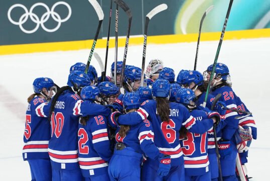 Milan Cortina: O que assistir hoje nas Olimpíadas de Inverno – Seleção dos EUA tenta chegar à final do hóquei feminino (16/02)