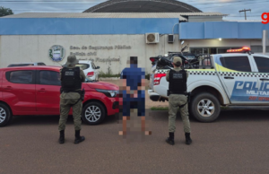Matou um jovem, roubou carro e moto enquanto fugia e foi preso