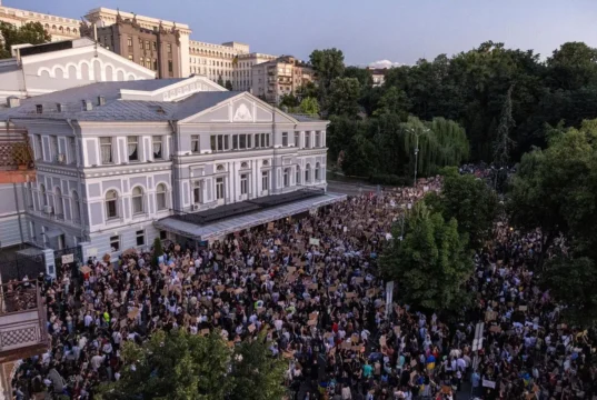 Promotores ucranianos dizem que o suspeito do escândalo de propina é o ex-ministro da Energia