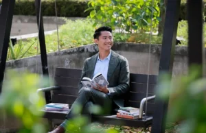 O livro conecta o diretor do Banyan Group, Ho Leng Chun, com amigos e familiares