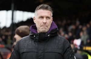 Rob Edwards aliviado por sobreviver ao banho de lama em Grimsby e encerrar a eliminatória da FA Cup