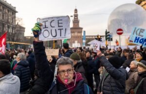 Italianos em Milão protestam contra o papel do ICE nas Olimpíadas de Inverno