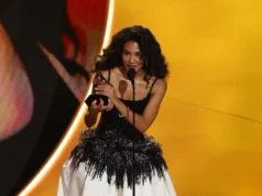 Grammy Awards: Cantora britânica Olivia Dean ganha prêmio de Melhor Artista Revelação