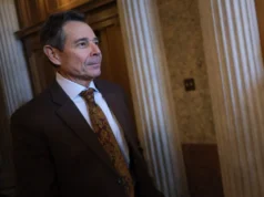 Republicanos se opõem à nomeação de Trump para principal autoridade de política externa devido a comentários sobre Israel e judeus