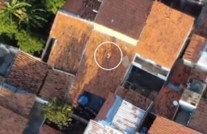 Traficante é preso após tentar fugir da polícia pelo telhado da casa de Ciara; Assista ao vídeo