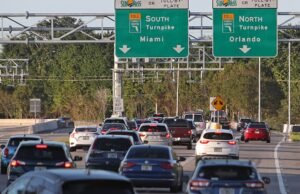 O relatório diz que os americanos estão dirigindo mais carros, mesmo depois de bilhões serem canalizados para o transporte público