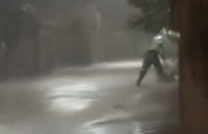 ‘E lá vai o trabalhador brasileiro’, disse o arquiteto ao filmar garis trabalhando na chuva