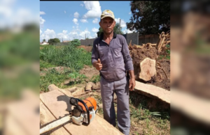 Parentes tocam música sertaneja em funeral em Gurpi: ‘Sempre comuniquei esse desejo’, diz filha