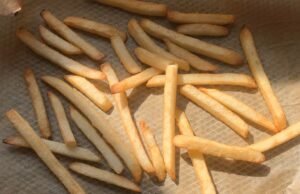 Testamos seis grandes marcas de batatas fritas congeladas e descobrimos que a melhor era uma pechincha por apenas US$ 3