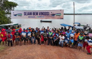 Mais de 200 voluntários fazem canoagem ambiental para despoluir o Rio Araguaia