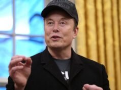 Elon Musk observa instalações lunares e adiciona catapulta para enviar satélites de IA em órbita