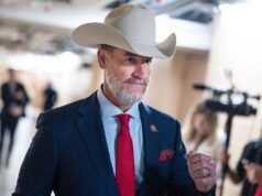 O deputado Greg Steub apresentou um projeto de lei para acabar com o programa de vistos H-1B