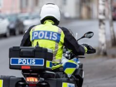 Um homem acusado de vender sexo com sua esposa para pelo menos 120 homens