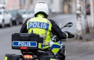 Um homem acusado de vender sexo com sua esposa para pelo menos 120 homens